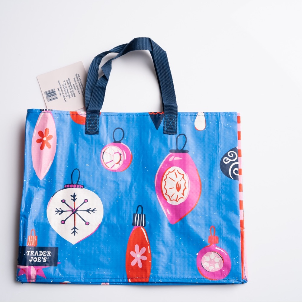 Trader Joe's Reusable Gift Bag Set - Holidays - Picture 3 of 7